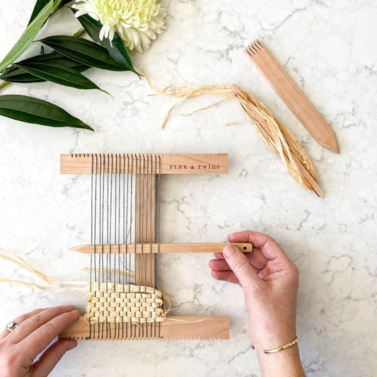 Hand Loom Kit by Flax & Twine
